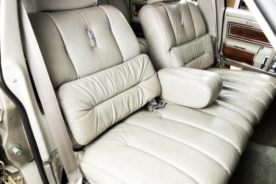 Интерьер Lincoln Continental Mark VI Sedan 1980 года  (фото 70 из 111)